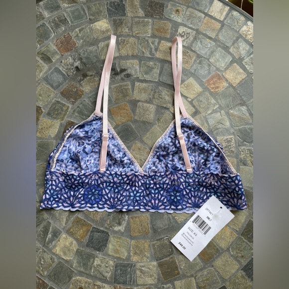 Hanky Panky floral triangle crossover lace bralette - Picture 5 of 9